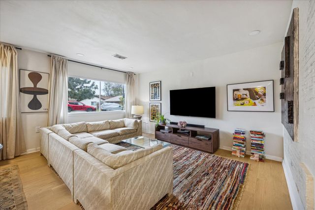 6809 Meadow CIR, Austin, TX 78745