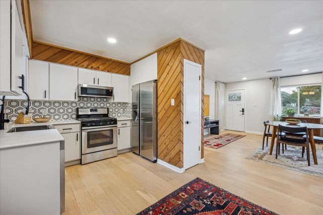 6809 Meadow CIR, Austin, TX 78745