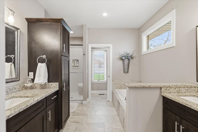 388 N Niangua Drive, Nixa, MO 65714