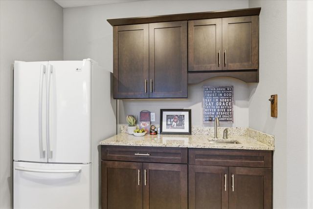 388 N Niangua Drive, Nixa, MO 65714