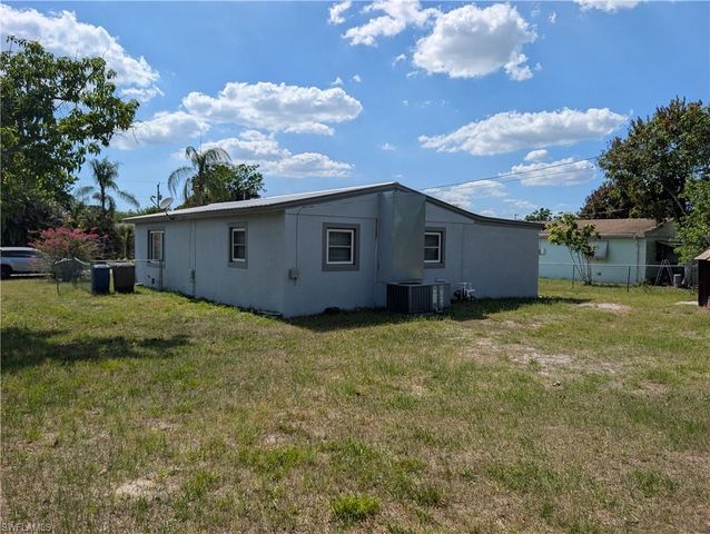 42 Andora ST, Lehigh Acres, FL 33936