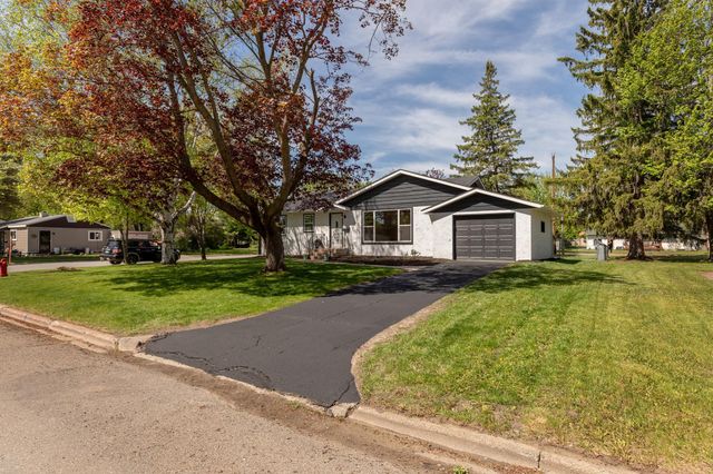 1203 10th Avenue NE, Brainerd, MN 56401