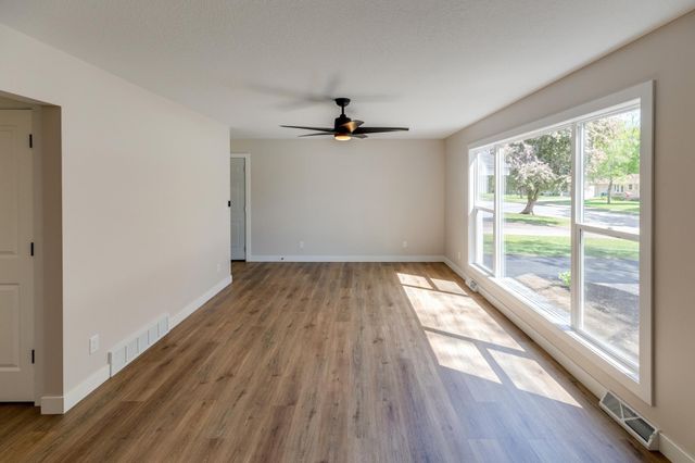 1203 10th Avenue NE, Brainerd, MN 56401