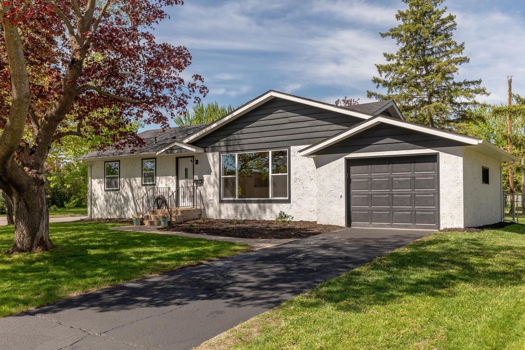 1203 10th Avenue NE, Brainerd, MN 56401