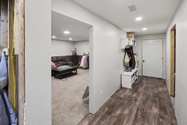 1075 Highway T17 Highway, Pella, IA 50219