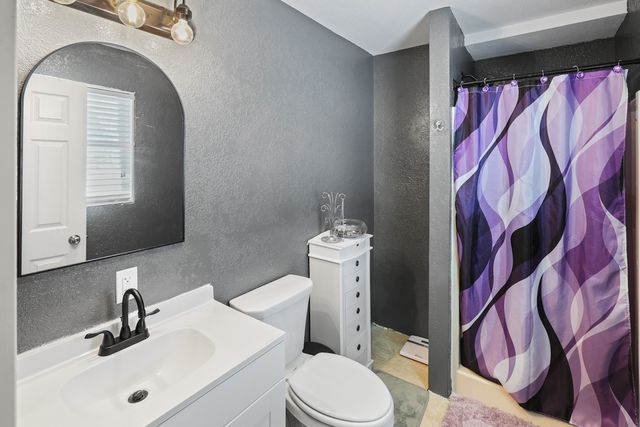 1075 Highway T17 Highway, Pella, IA 50219