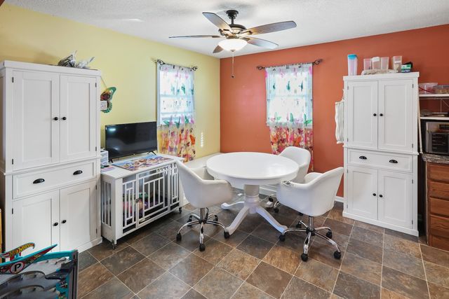 1075 Highway T17 Highway, Pella, IA 50219