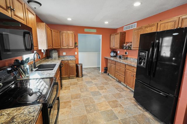 1075 Highway T17 Highway, Pella, IA 50219