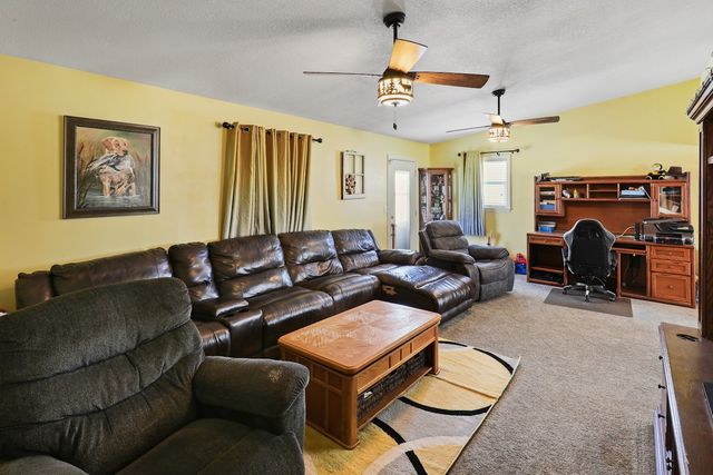 1075 Highway T17 Highway, Pella, IA 50219