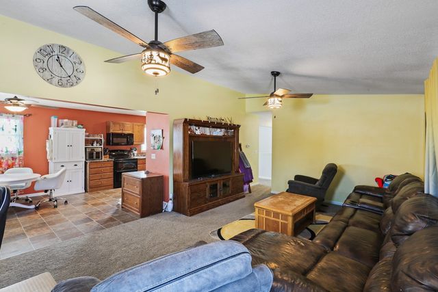 1075 Highway T17 Highway, Pella, IA 50219