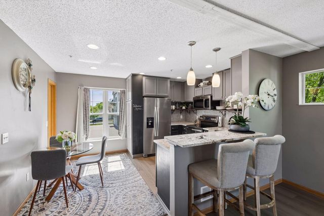 2898 Clover Ridge Drive, Chaska, MN 55318