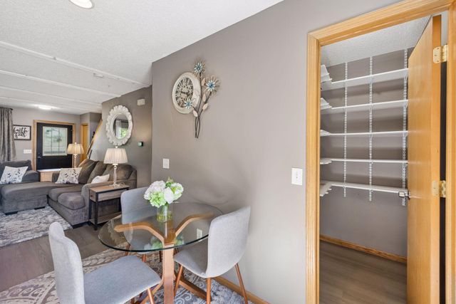2898 Clover Ridge Drive, Chaska, MN 55318