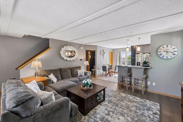 2898 Clover Ridge Drive, Chaska, MN 55318
