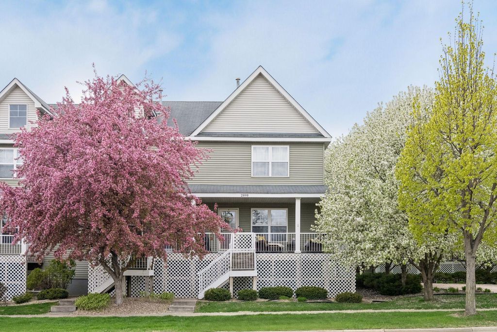 2898 Clover Ridge Drive, Chaska, MN 55318