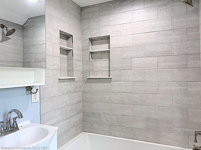9614 Auburndale Street, Livonia, MI 48150