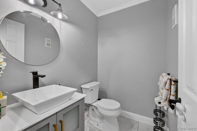 2354 Erickson Drive, Troy, MI 48085