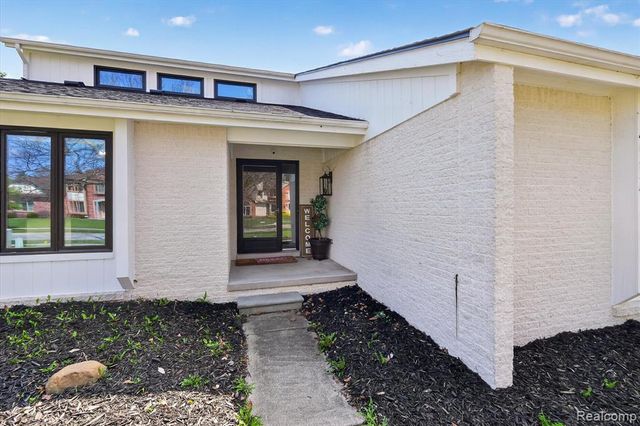 2354 Erickson Drive, Troy, MI 48085