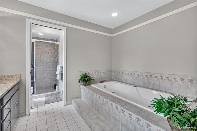 2354 Erickson Drive, Troy, MI 48085