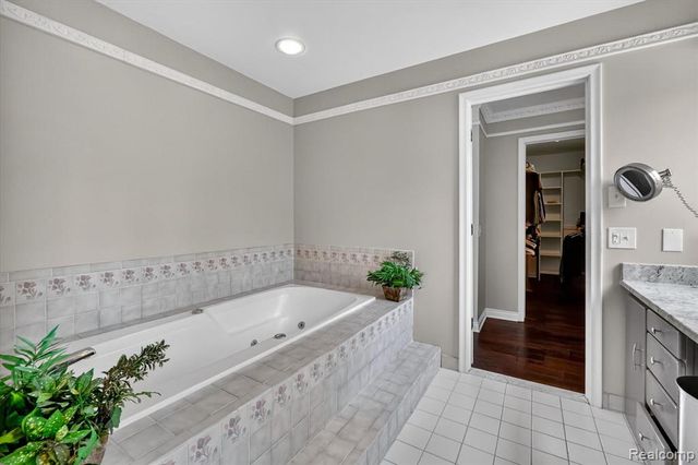2354 Erickson Drive, Troy, MI 48085