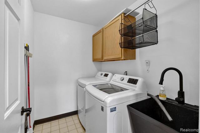 2354 Erickson Drive, Troy, MI 48085