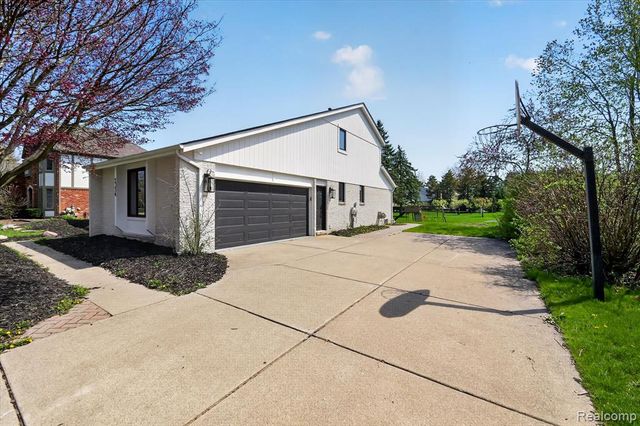 2354 Erickson Drive, Troy, MI 48085