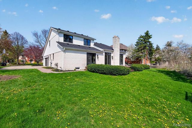 2354 Erickson Drive, Troy, MI 48085