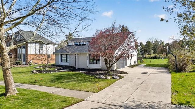 2354 Erickson Drive, Troy, MI 48085