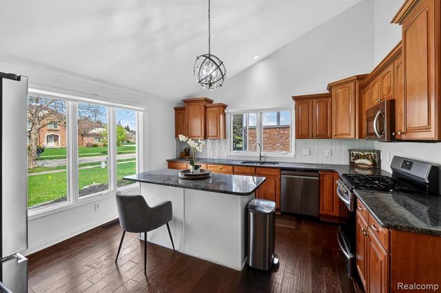 2354 Erickson Drive, Troy, MI 48085