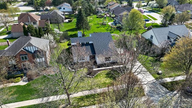 2354 Erickson Drive, Troy, MI 48085