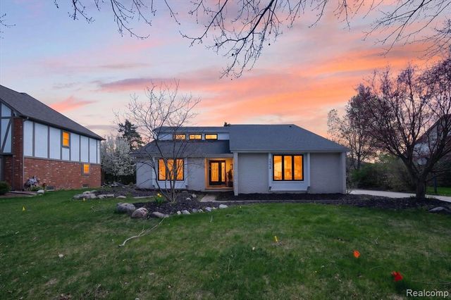 2354 Erickson Drive, Troy, MI 48085