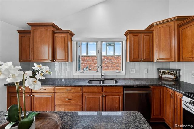 2354 Erickson Drive, Troy, MI 48085