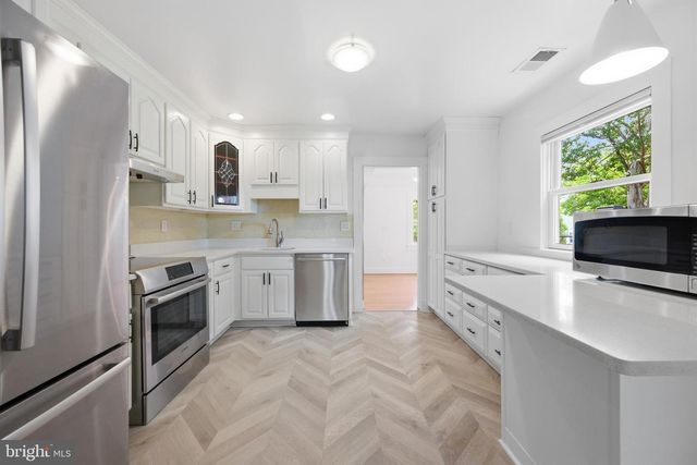2705 1ST RD S, Arlington, VA 22204