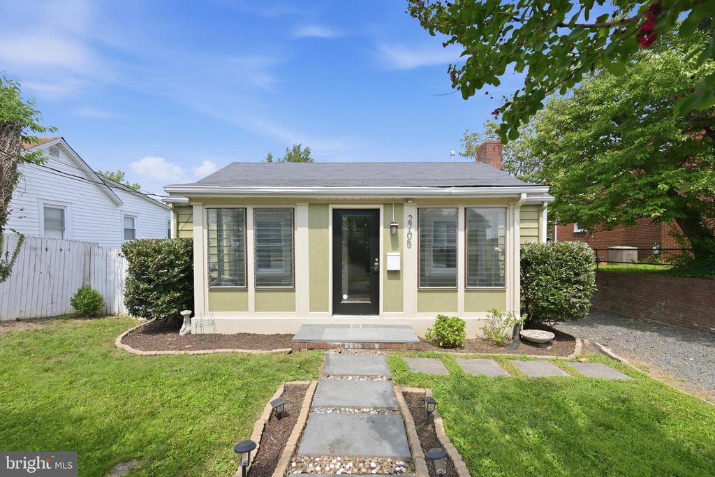 2705 1ST RD S, Arlington, VA 22204