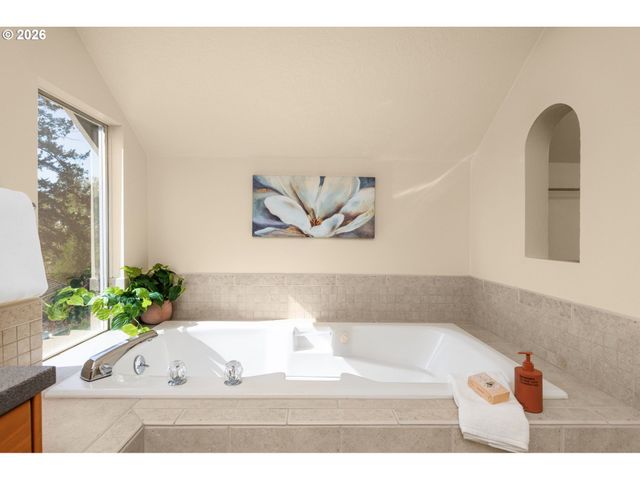 13413 VERMEER Dr, Lake Oswego, OR 97035