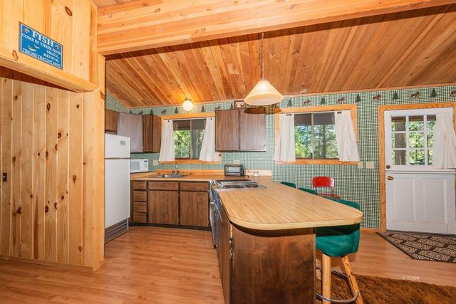 761 Lake Forest Drive, Trinity Center, CA 96091