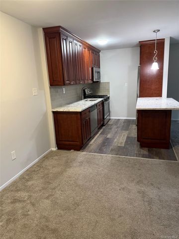 460 Old Town Road 8L, Port Jefferson Station, NY 11776