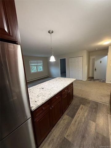 460 Old Town Road 8L, Port Jefferson Station, NY 11776