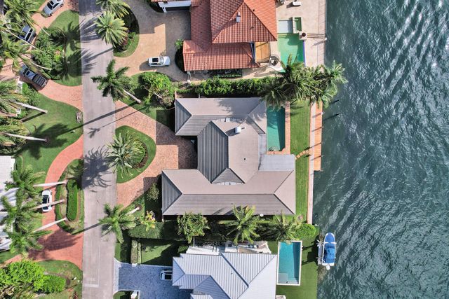 7 Saranac Road, Sea Ranch Lakes, FL 33308