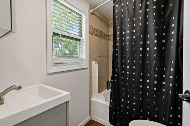 5740 Dupont Avenue N, Brooklyn Center, MN 55430
