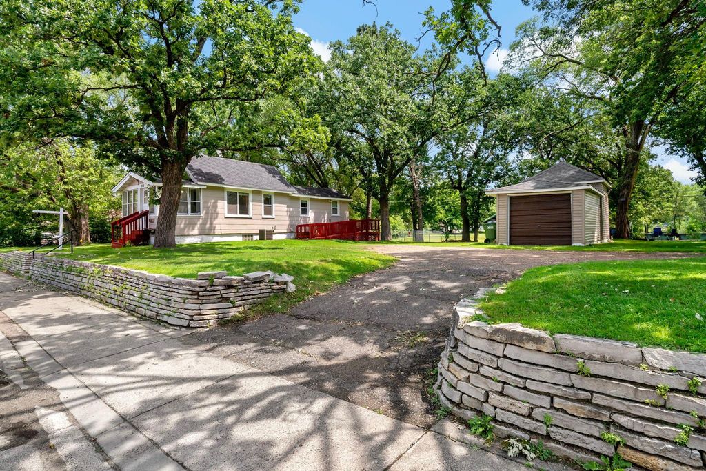 5740 Dupont Avenue N, Brooklyn Center, MN 55430