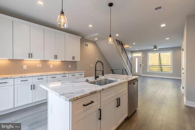 2406 N HOWARD ST, Philadelphia, PA 19133