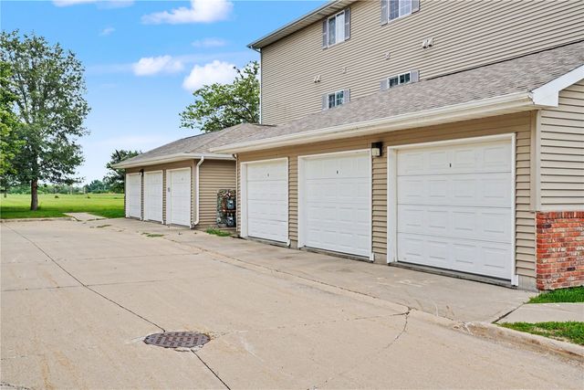 2824 Triple Crown Ln Unit 5, Iowa City, IA 52340