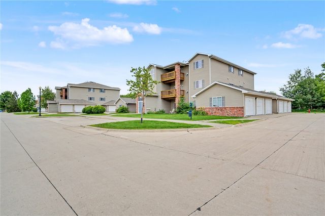 2824 Triple Crown Ln Unit 5, Iowa City, IA 52340