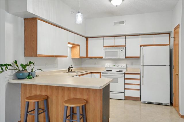 2824 Triple Crown Ln Unit 5, Iowa City, IA 52340