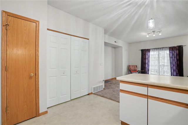 2824 Triple Crown Ln Unit 5, Iowa City, IA 52340