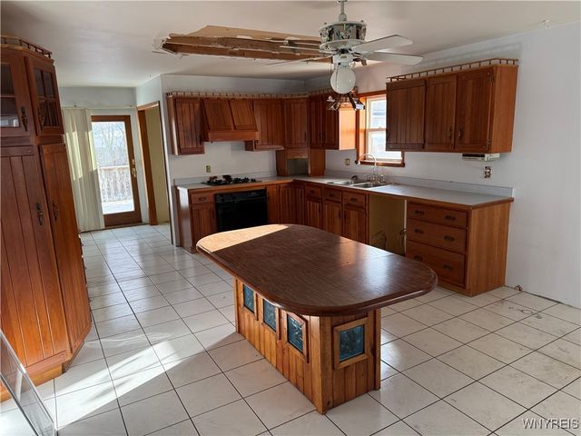 91 Wildwood Place, West Seneca, NY 14210