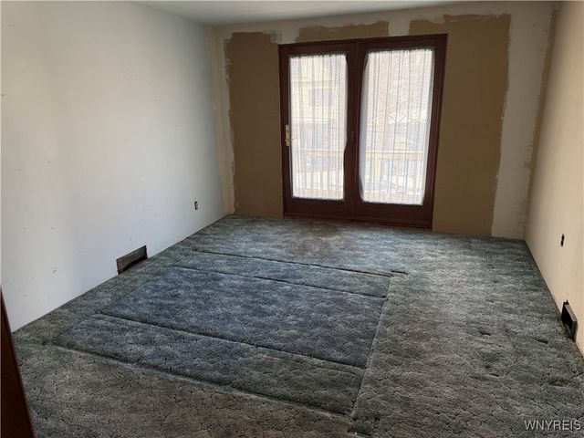 91 Wildwood Place, West Seneca, NY 14210