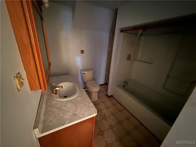 91 Wildwood Place, West Seneca, NY 14210