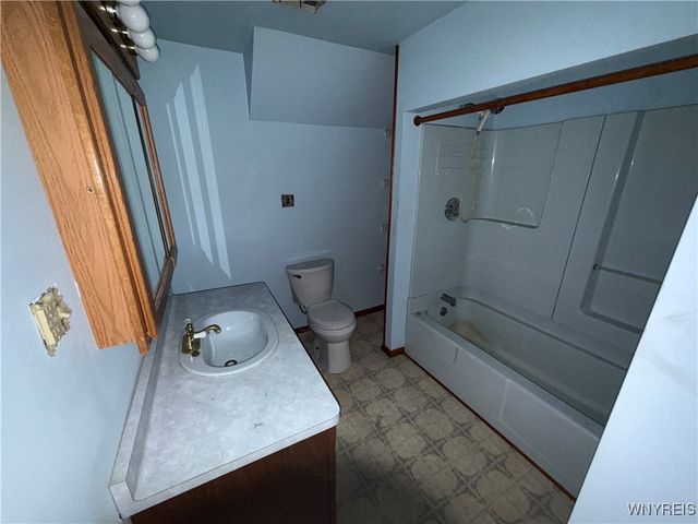 91 Wildwood Place, West Seneca, NY 14210