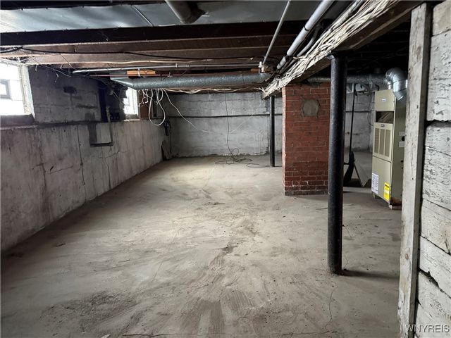 91 Wildwood Place, West Seneca, NY 14210